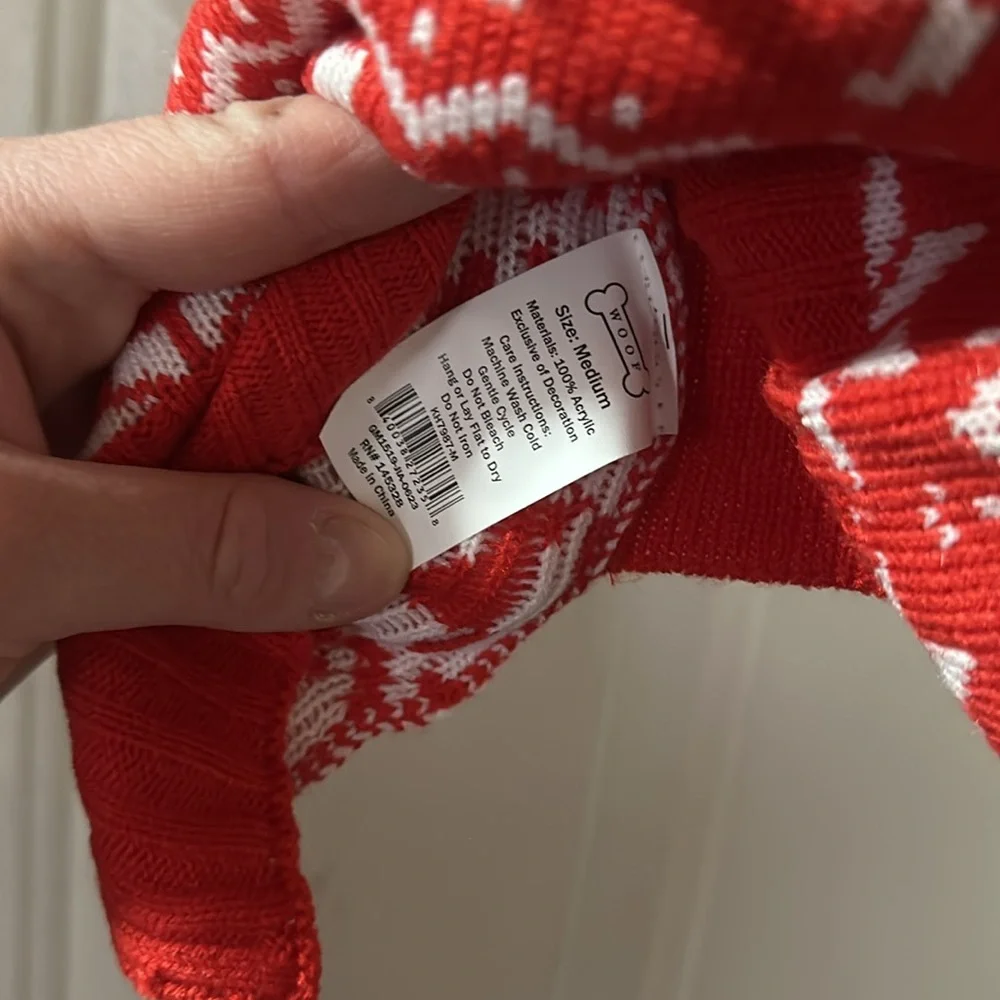 WOOF PET APPAREL PET CHRISTMAS/HOLIDAY SWEATER: NEW WITH TAGS: SIZE MEDIUM
